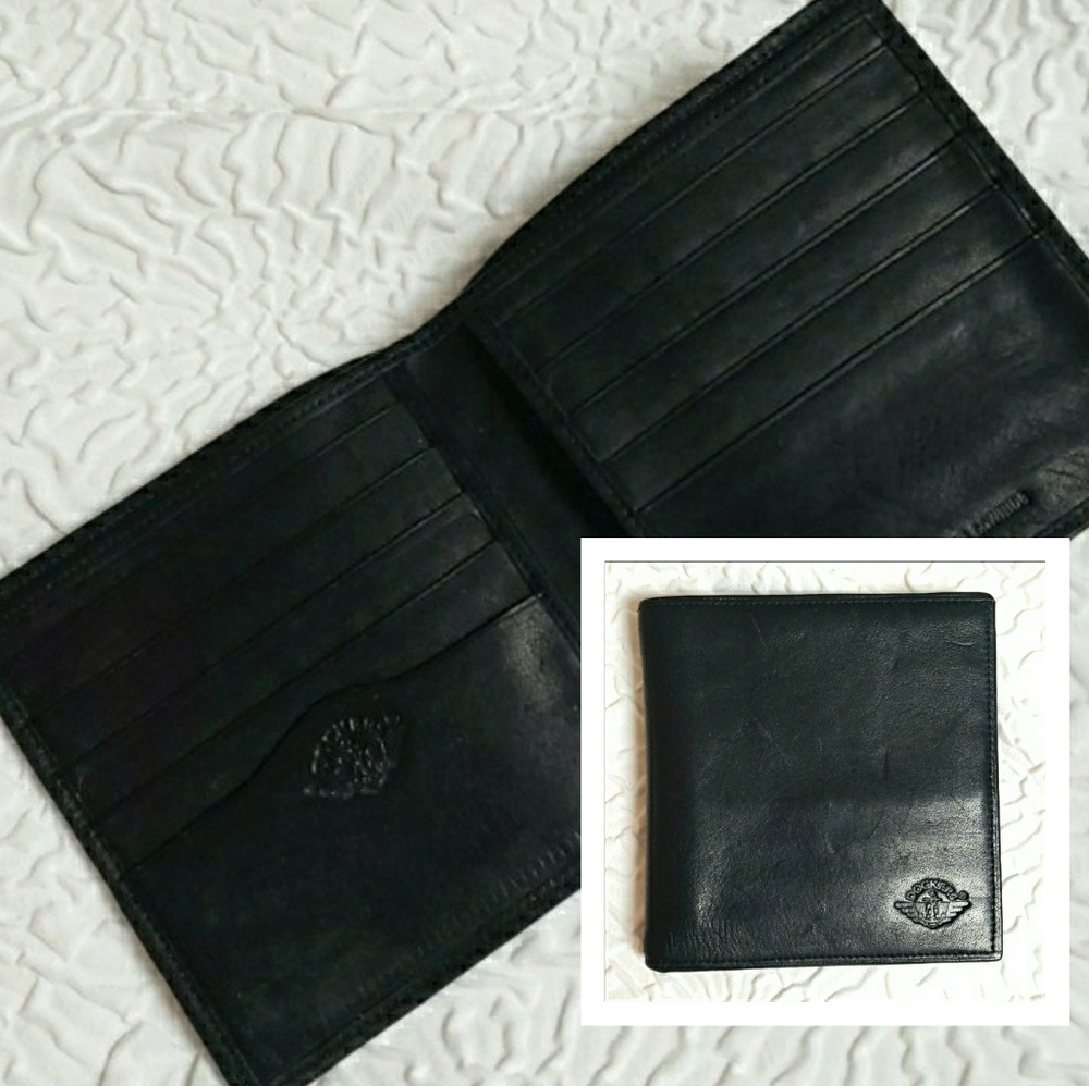 Docker Mens Fullgrain Leather black bifold square wallet. Size 4" x 4"
